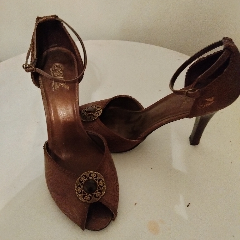 Brown high heels with paisley print and strap size 10 medium